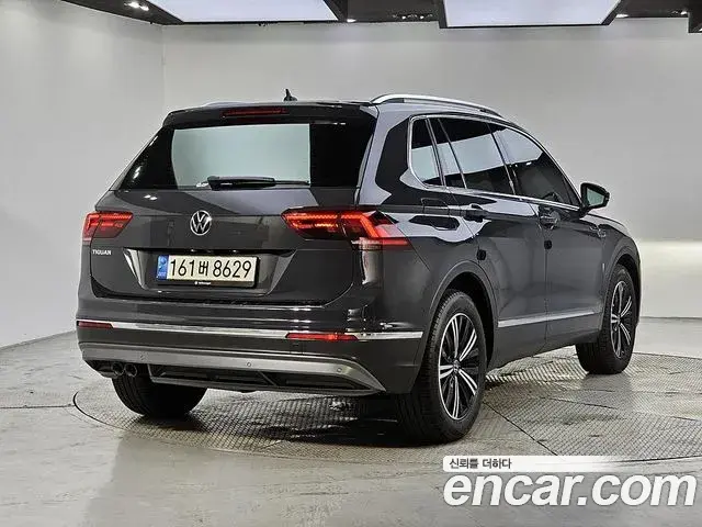 Volkswagen Tiguan 2020 — Şəkil 14/20