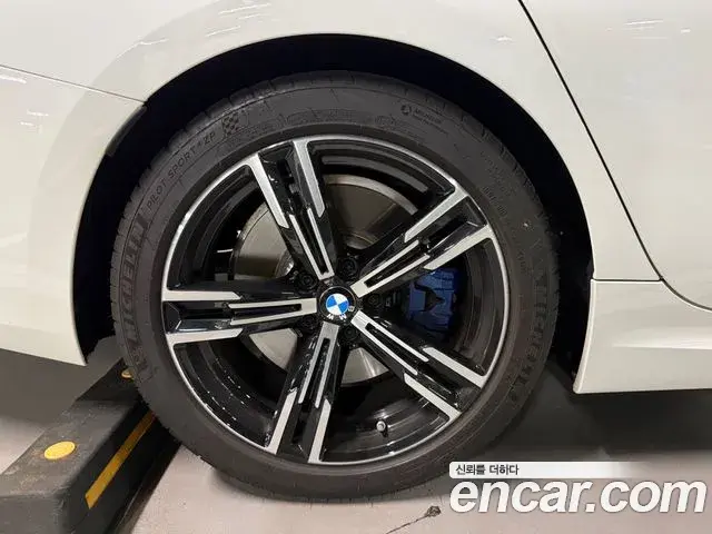 BMW 3 Series 2025 — ფოტო 8/14