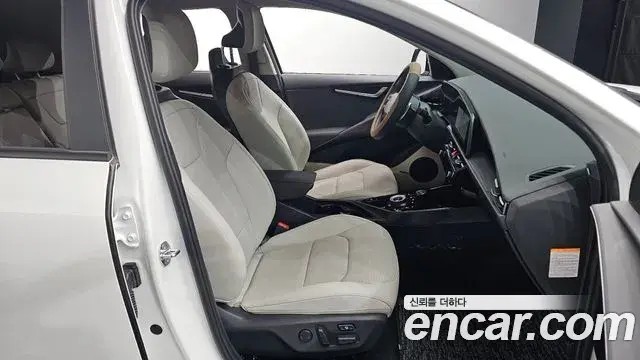 Kia Niro 2025 — ფოტო 31/35