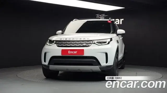 Land Rover Discovery 5 2018 — Photo 28/34