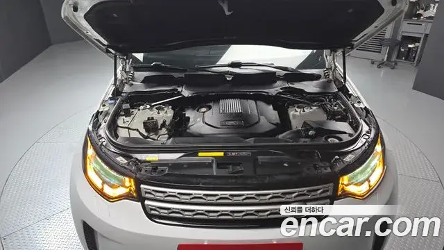 Land Rover Discovery 5 2018 — Photo 33/34