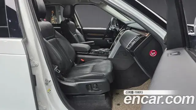 Land Rover Discovery 5 2018 — Photo 12/34