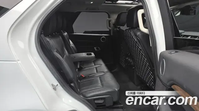 Land Rover Discovery 5 2018 — Photo 23/34