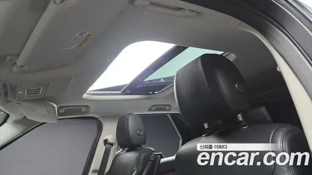 Land Rover Discovery 5 2018 — Photo 13/34