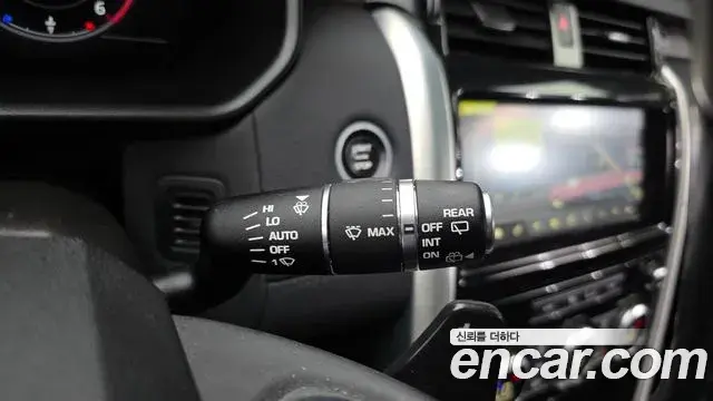Land Rover Discovery 5 2018 — Photo 24/34