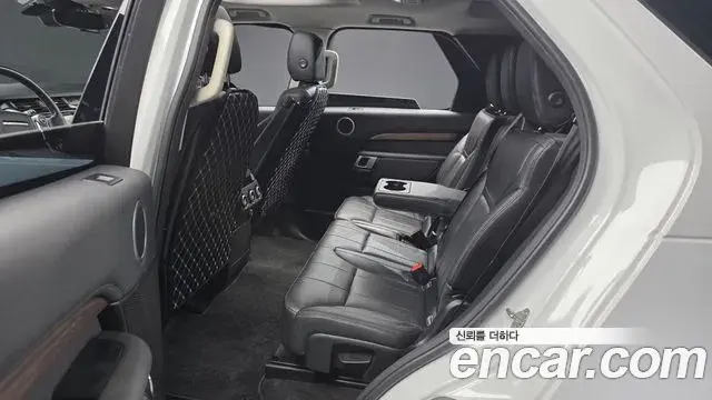 Land Rover Discovery 5 2018 — Photo 32/34