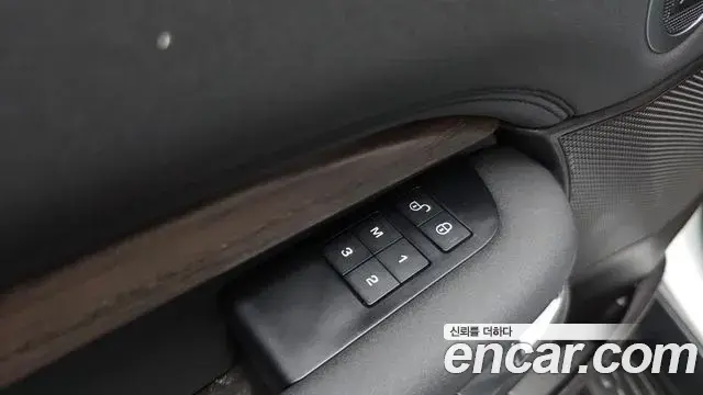 Land Rover Discovery 5 2018 — Photo 22/34
