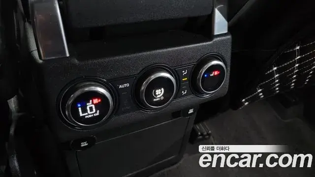 Land Rover Discovery 5 2018 — Photo 7/34