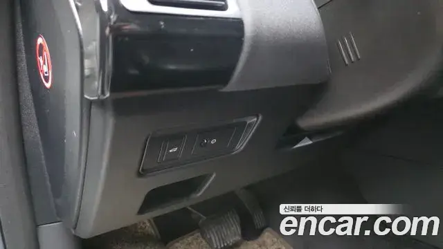 Land Rover Discovery 5 2018 — Photo 17/34
