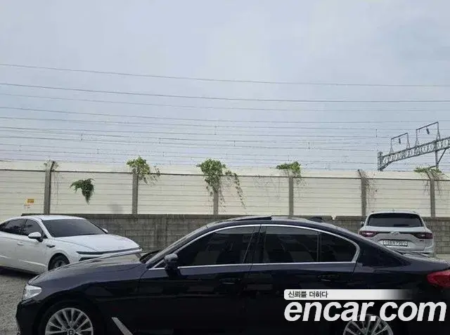 BMW 5 Series 2019 — Şəkil 1/19
