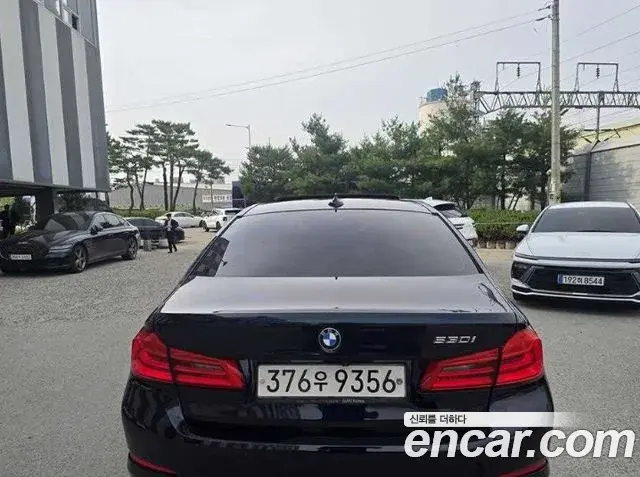 BMW 5 Series 2019 — Şəkil 12/19