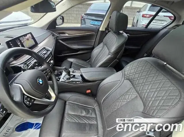 BMW 5 Series 2019 — Şəkil 11/19