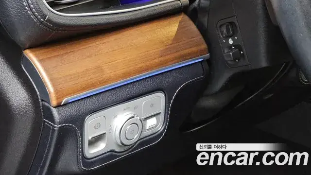 Mercedes-Benz GLE-Class 2019 — ფოტო 30/34