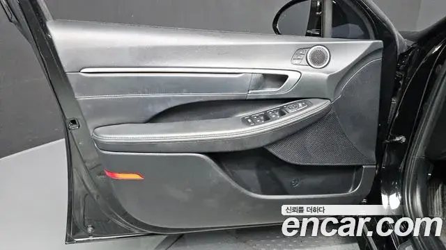 Hyundai Sonata Hybrid 2022 — Şəkil 12/33