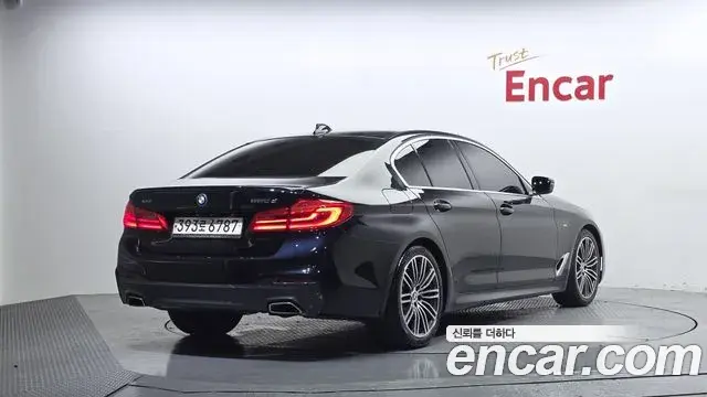 BMW 5 Series 2020 — ფოტო 13/36