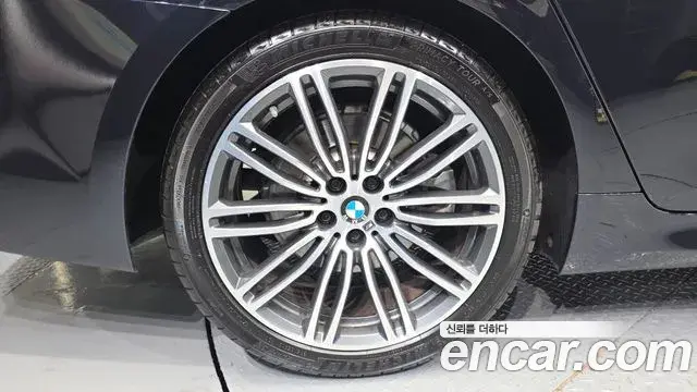 BMW 5 Series 2020 — ფოტო 32/36