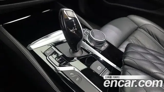 BMW 5 Series 2020 — ფოტო 10/36