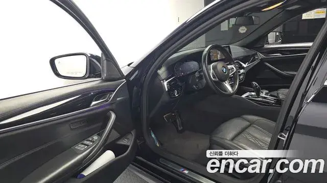 BMW 5 Series 2020 — ფოტო 27/36