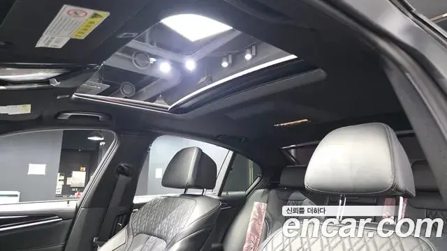 BMW 5 Series 2020 — ფოტო 11/36