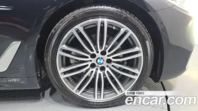 BMW 5 Series 2020 — ფოტო 31/36