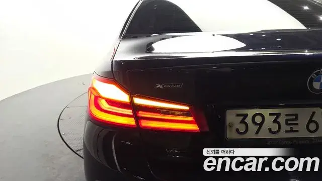 BMW 5 Series 2020 — ფოტო 16/36