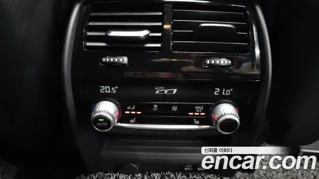 BMW 5 Series 2020 — ფოტო 25/36