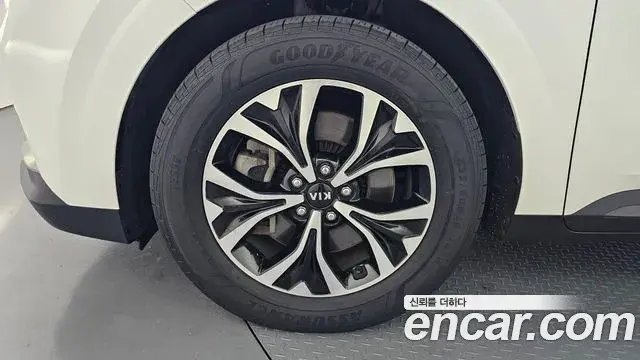 Kia Carnival 2021 — Photo 5/20