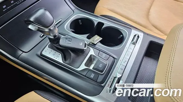 Kia Carnival 2021 — Photo 9/20