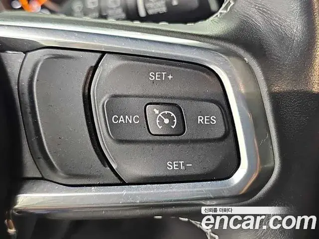 Jeep Wrangler 2021 — Фото 17/19
