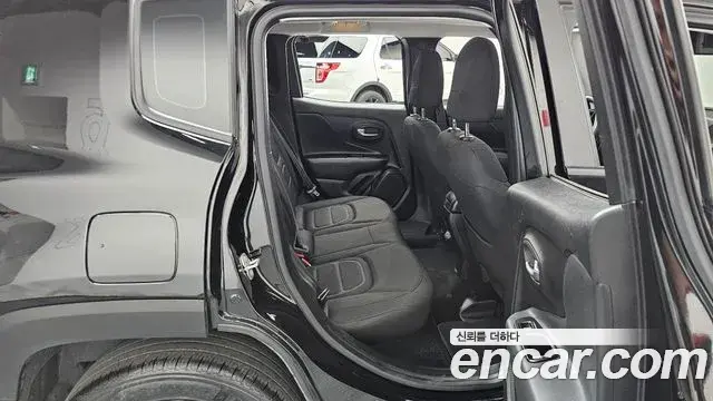 Jeep Renegade 2022 — Şəkil 23/33