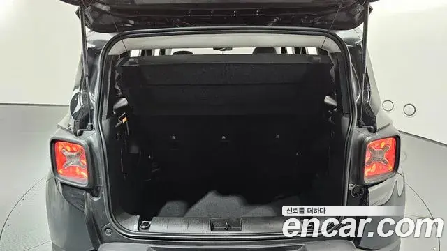 Jeep Renegade 2022 — Şəkil 26/33