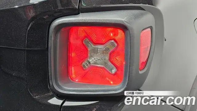 Jeep Renegade 2022 — Şəkil 30/33