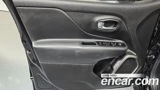Jeep Renegade 2022 — Şəkil 18/33