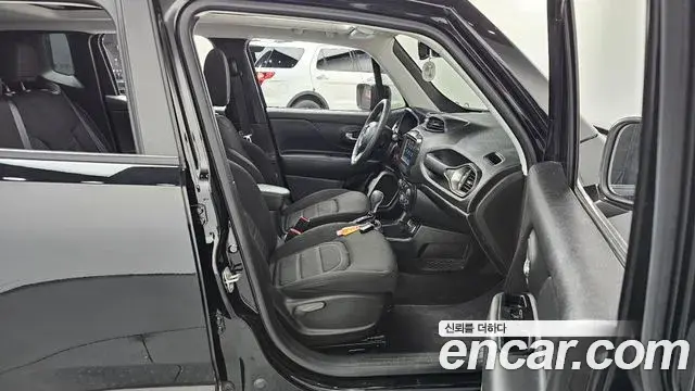Jeep Renegade 2022 — Şəkil 21/33