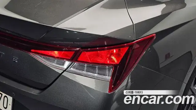 Hyundai The New Avante Hybrid 2022 — Şəkil 9/30