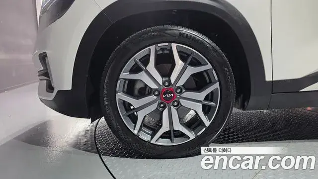 Kia Seltos 2022 — ფოტო 15/20