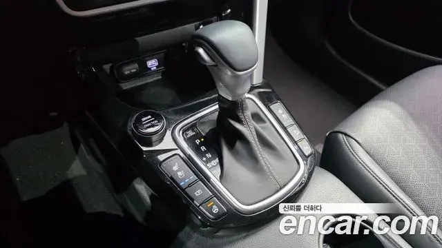 Kia Seltos 2022 — ფოტო 16/20