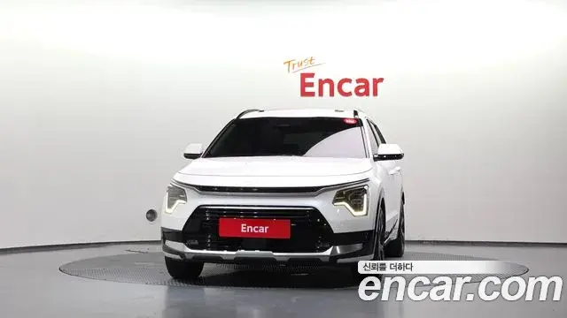 Kia Niro 2022 — ფოტო 19/20