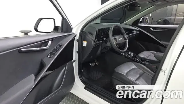 Kia Niro 2022 — ფოტო 14/20