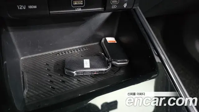 Kia Niro 2022 — ფოტო 15/20