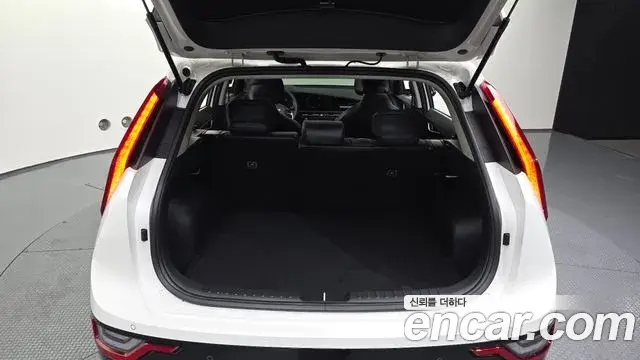 Kia Niro 2022 — ფოტო 1/20