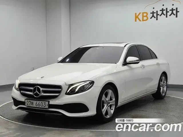Mercedes-Benz E-Class 2018 — Photo 9/20