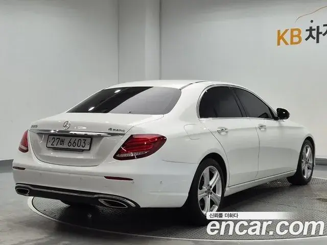 Mercedes-Benz E-Class 2018 — Photo 16/20