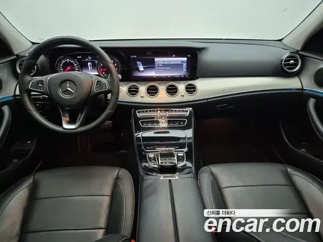 Mercedes-Benz E-Class 2018 — Photo 8/20