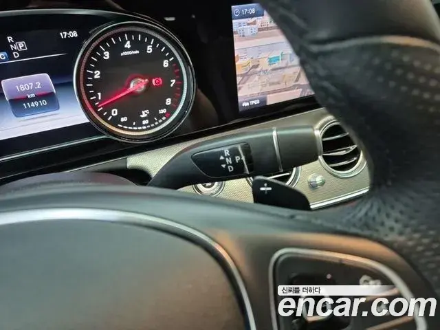 Mercedes-Benz E-Class 2018 — Photo 15/20