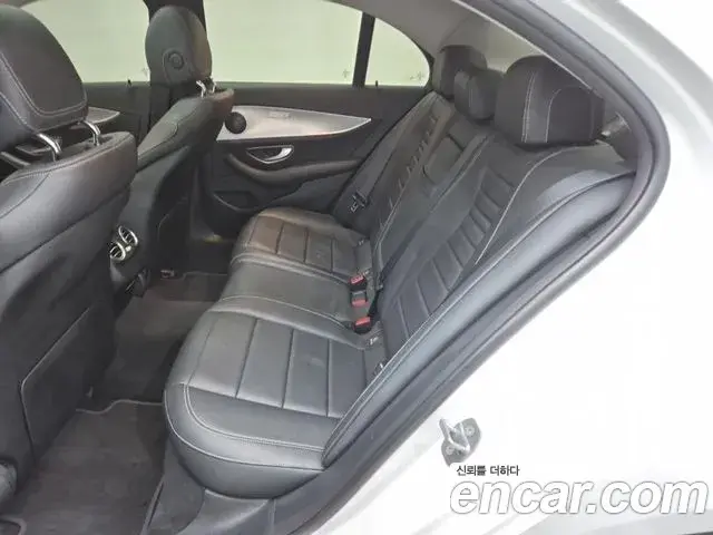Mercedes-Benz E-Class 2018 — Photo 13/20
