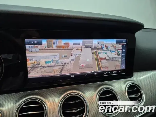 Mercedes-Benz E-Class 2018 — Photo 11/20