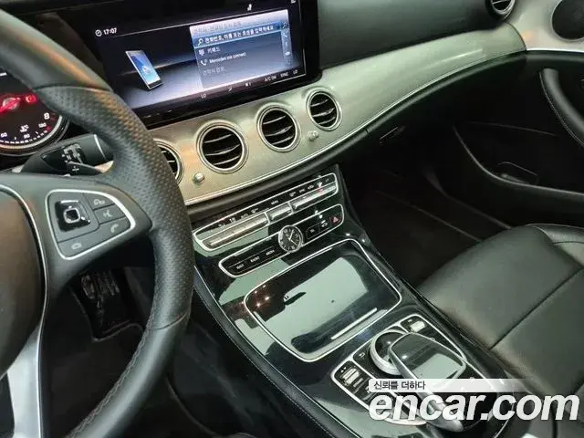 Mercedes-Benz E-Class 2018 — Photo 12/20