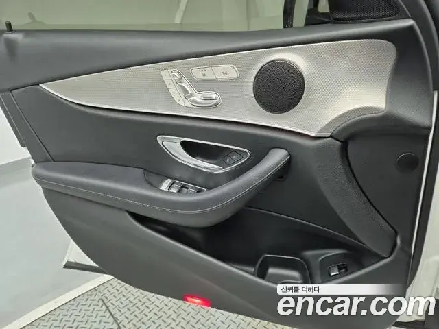 Mercedes-Benz E-Class 2018 — Photo 14/20