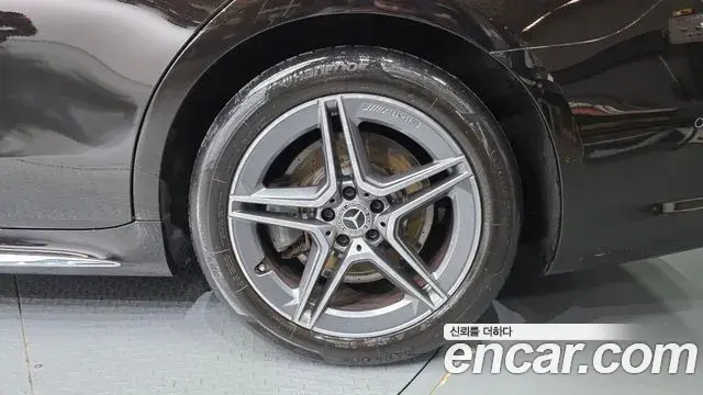 Mercedes-Benz S-Class 2021 — Photo 3/32